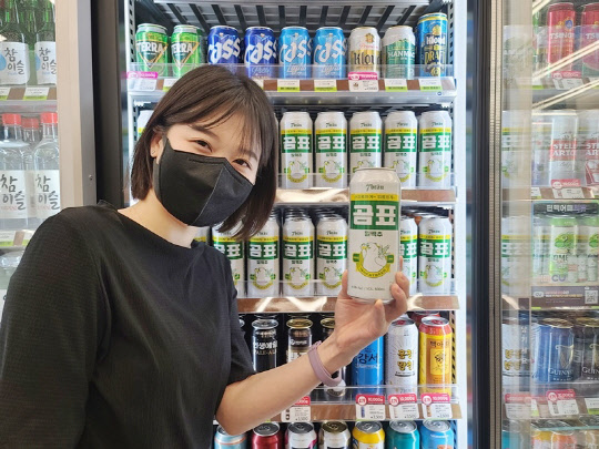 CU의 곰표 밀맥주가 품귀 현상을 이어가고 있다. <BGF리테일 제공>